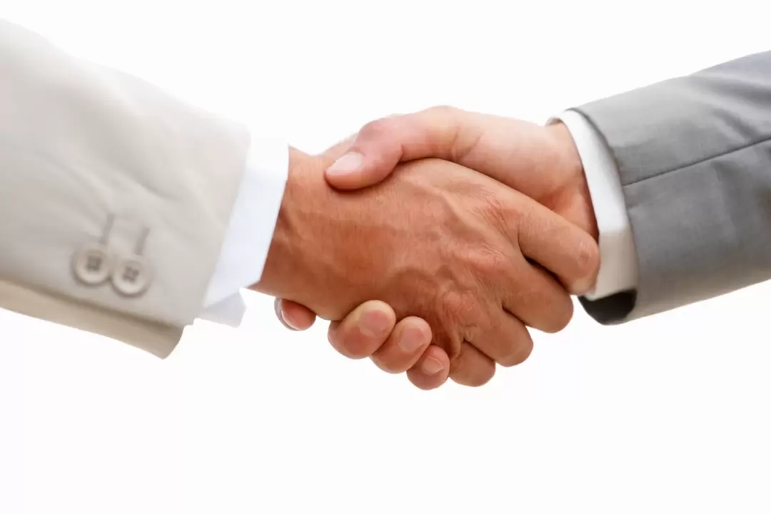 Il modo in cui l'HPV entra nel corpo è attraverso una stretta di mano.